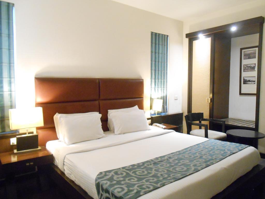 Hotel Metropole Kalkutta Kültér fotó