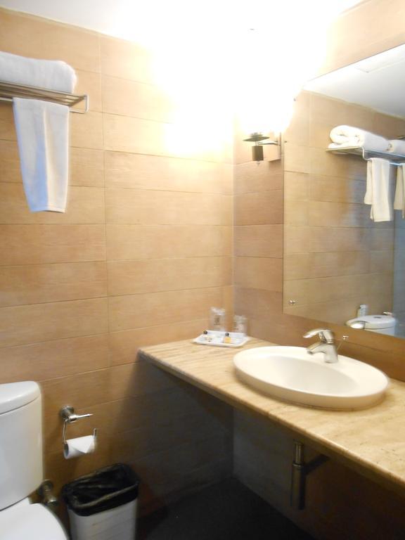 Hotel Metropole Kalkutta Kültér fotó