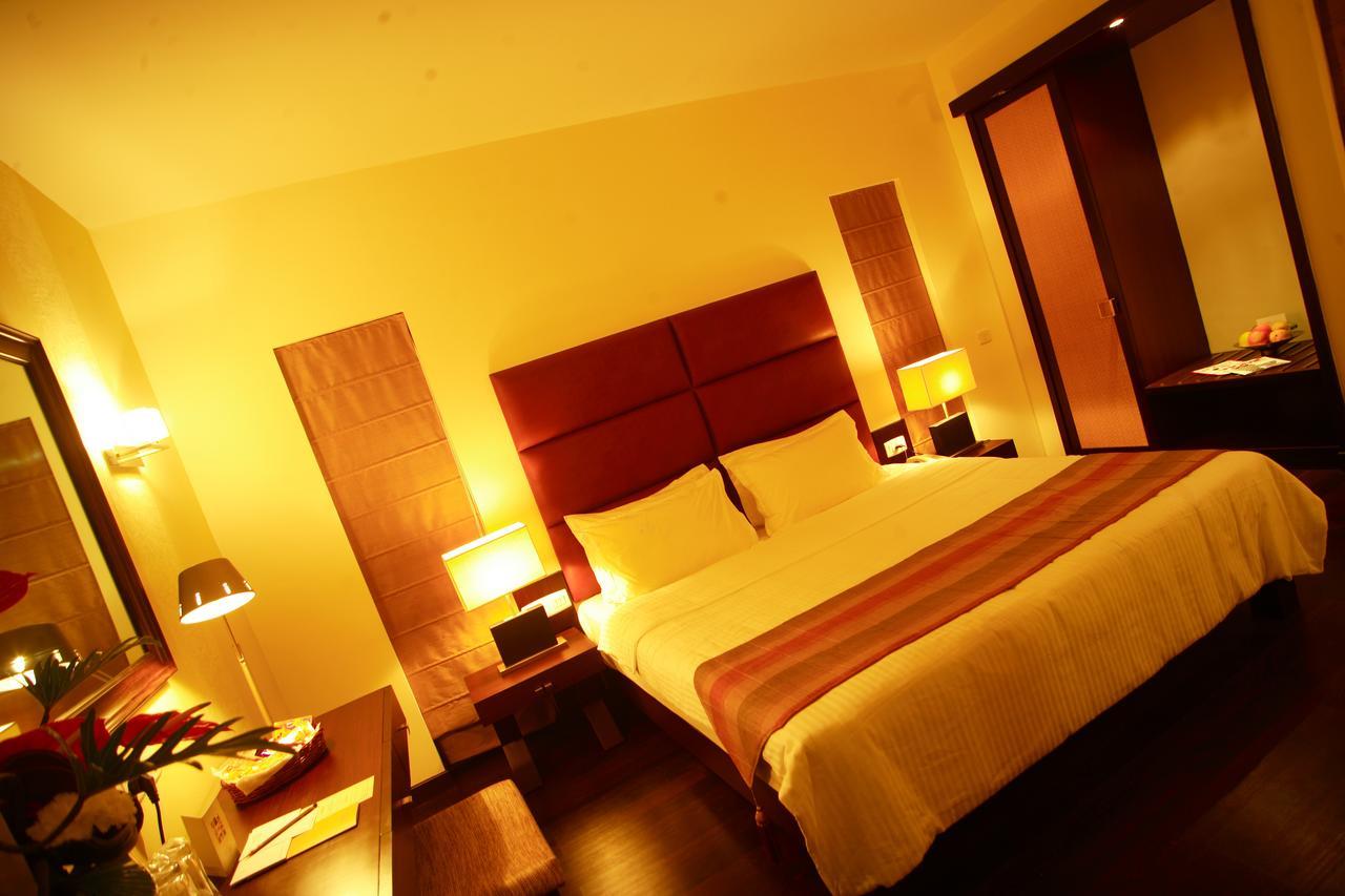 Hotel Metropole Kalkutta Kültér fotó