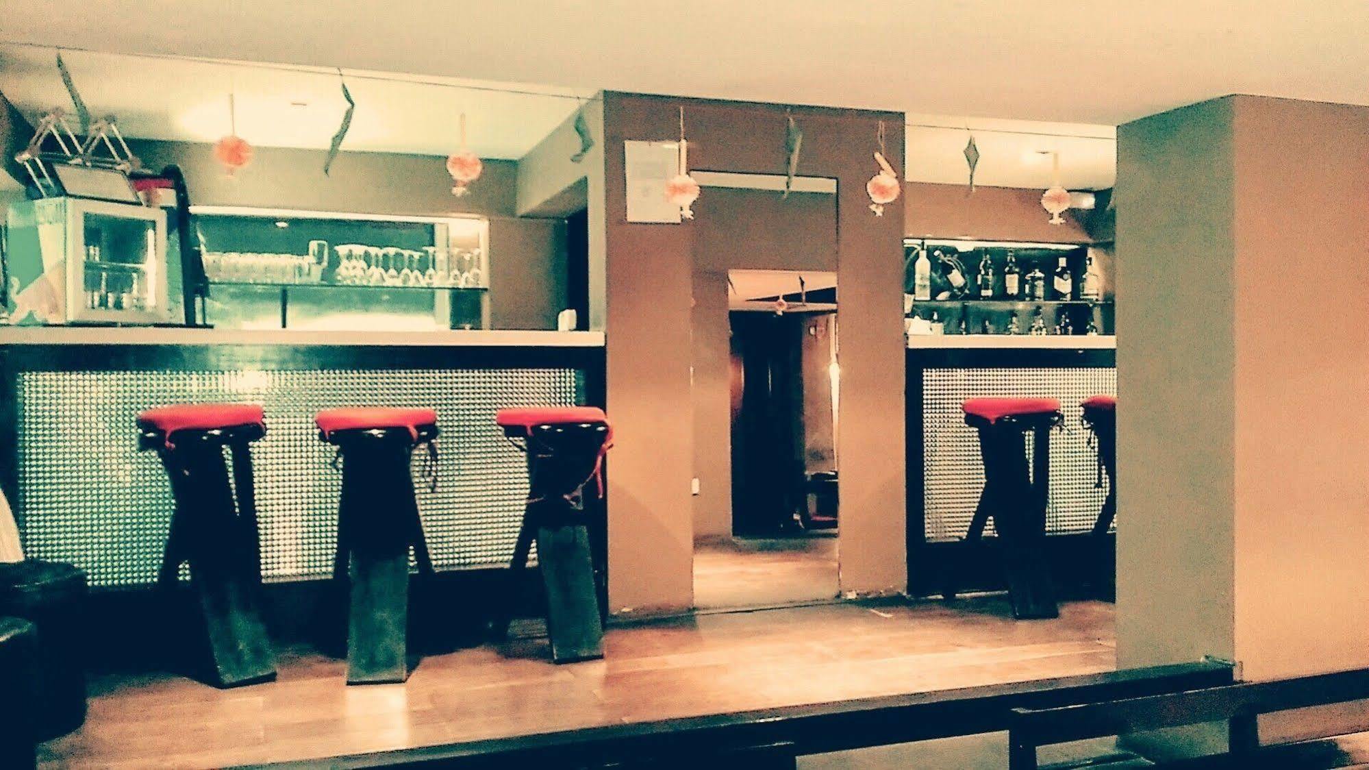 Hotel Metropole Kalkutta Kültér fotó